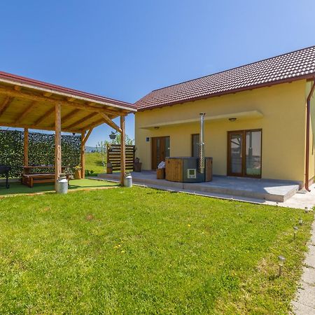 Kuca Trota - Sauna, Hot Tub Otocsán Kültér fotó