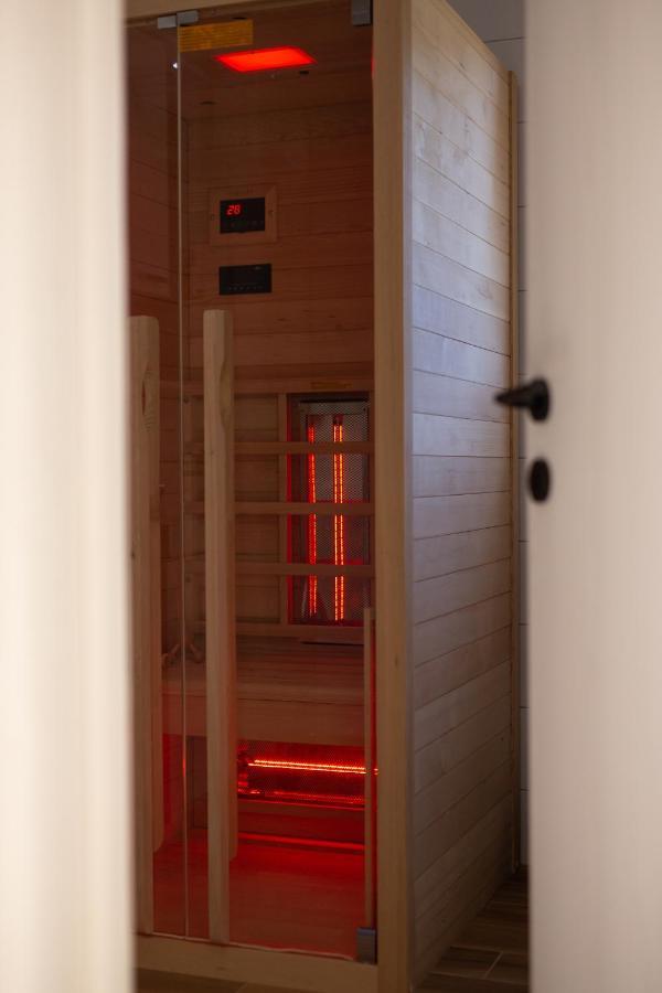 Kuca Trota - Sauna, Hot Tub Otocsán Kültér fotó