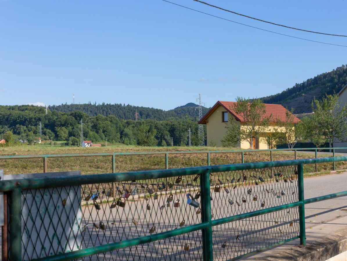 Kuca Trota - Sauna, Hot Tub Otocsán Kültér fotó