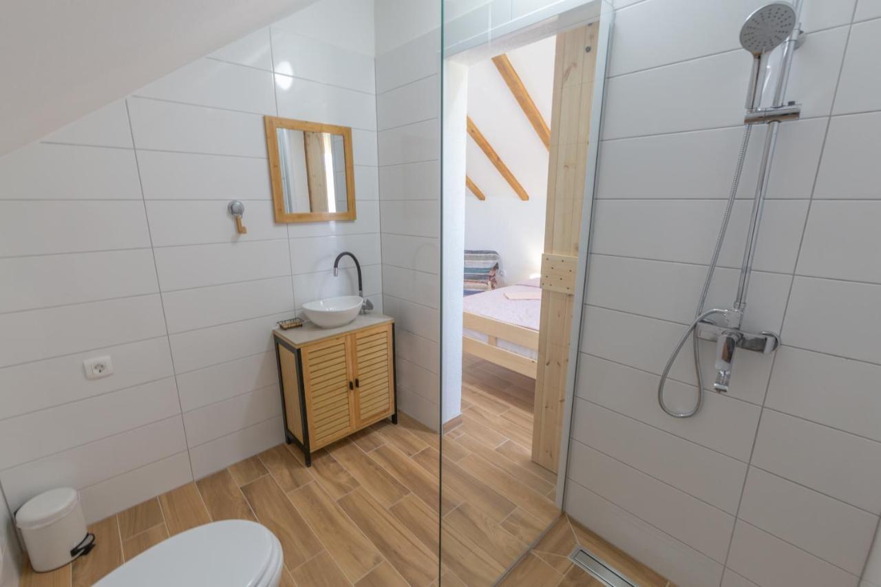 Kuca Trota - Sauna, Hot Tub Otocsán Kültér fotó
