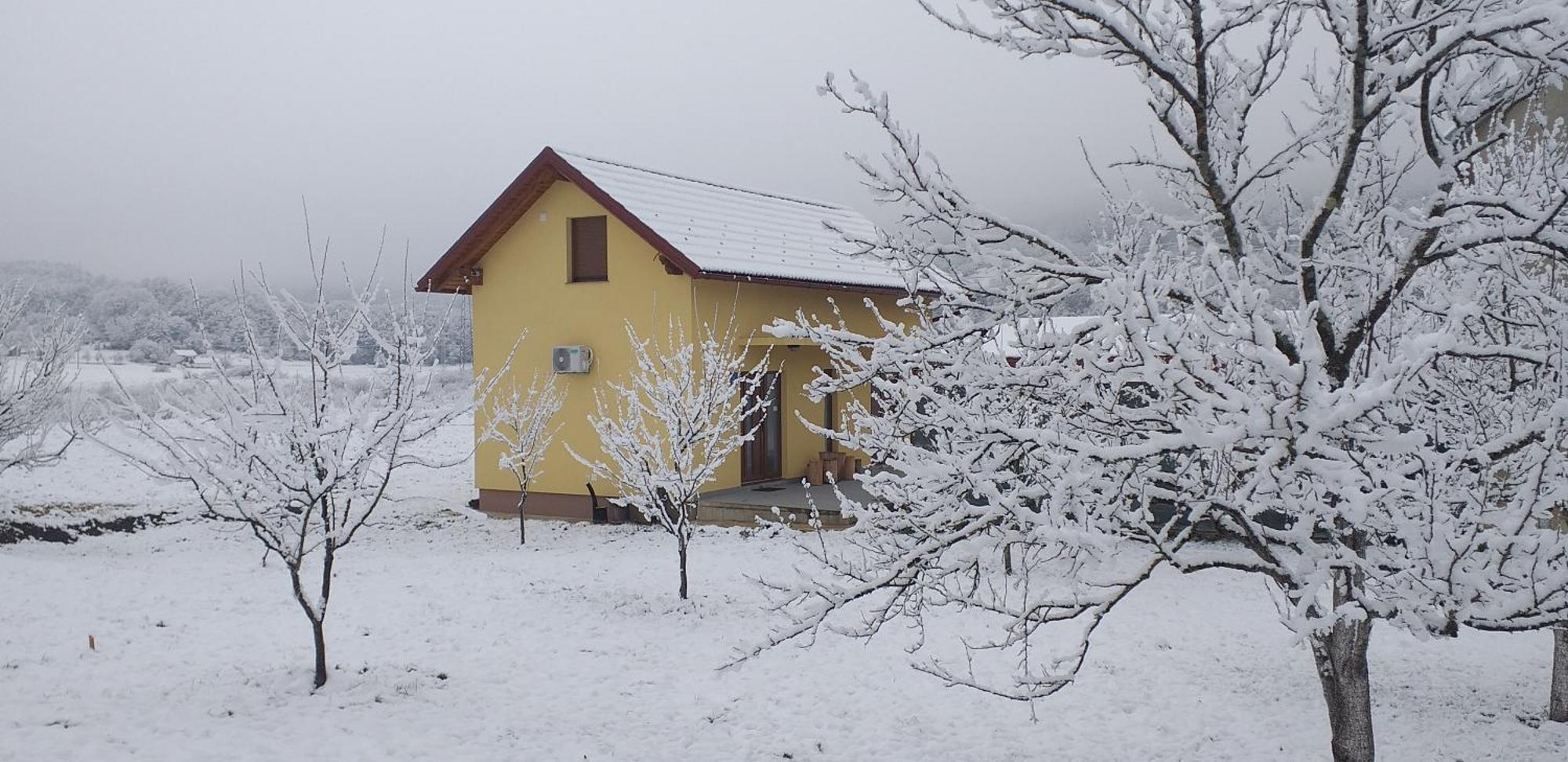 Kuca Trota - Sauna, Hot Tub Otocsán Kültér fotó