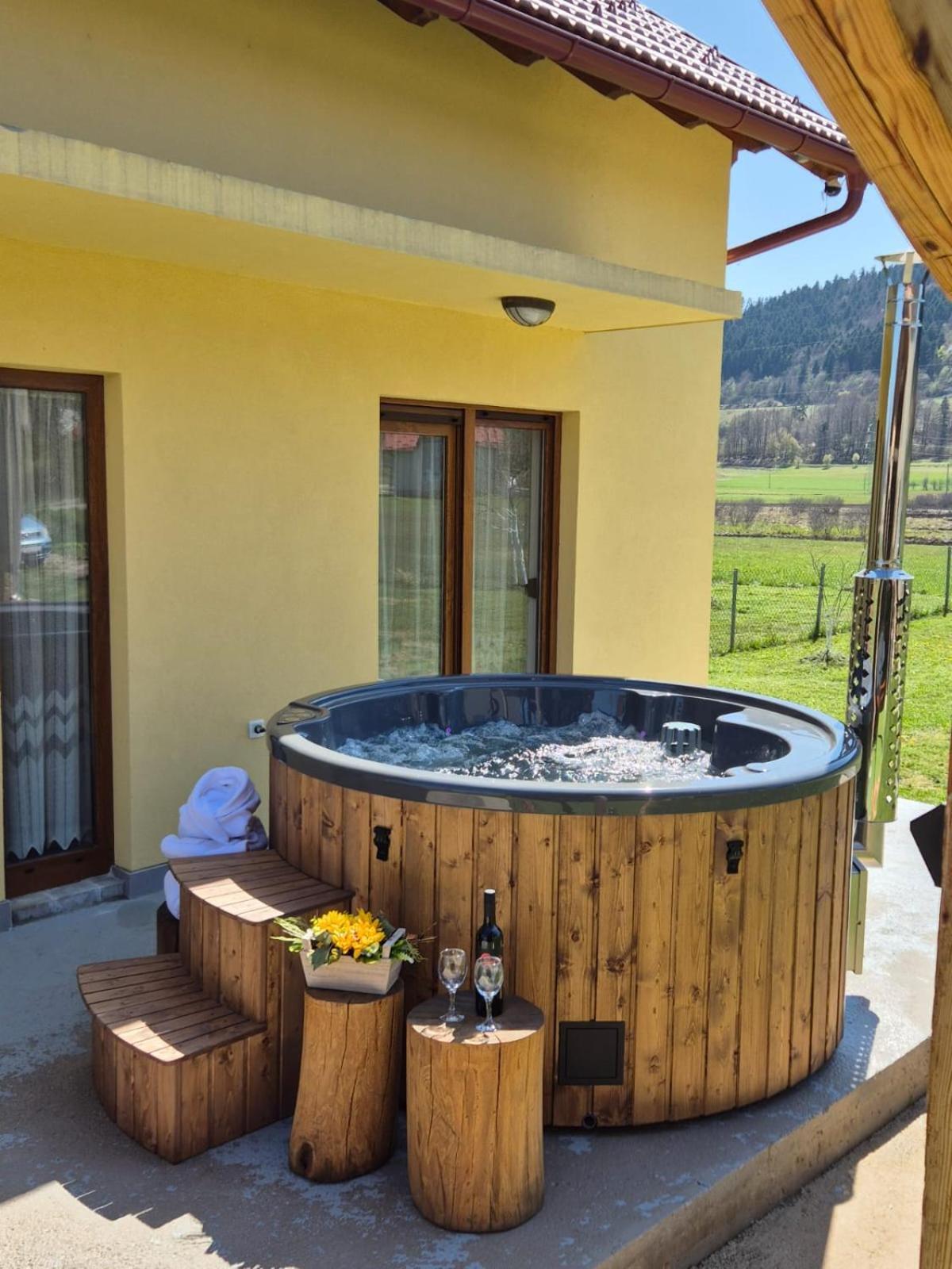 Kuca Trota - Sauna, Hot Tub Otocsán Kültér fotó