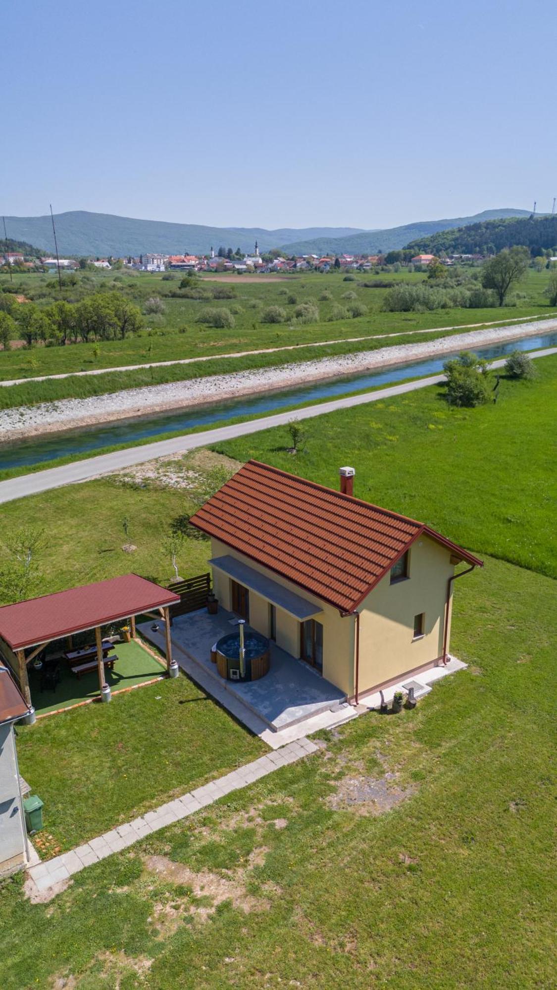 Kuca Trota - Sauna, Hot Tub Otocsán Kültér fotó