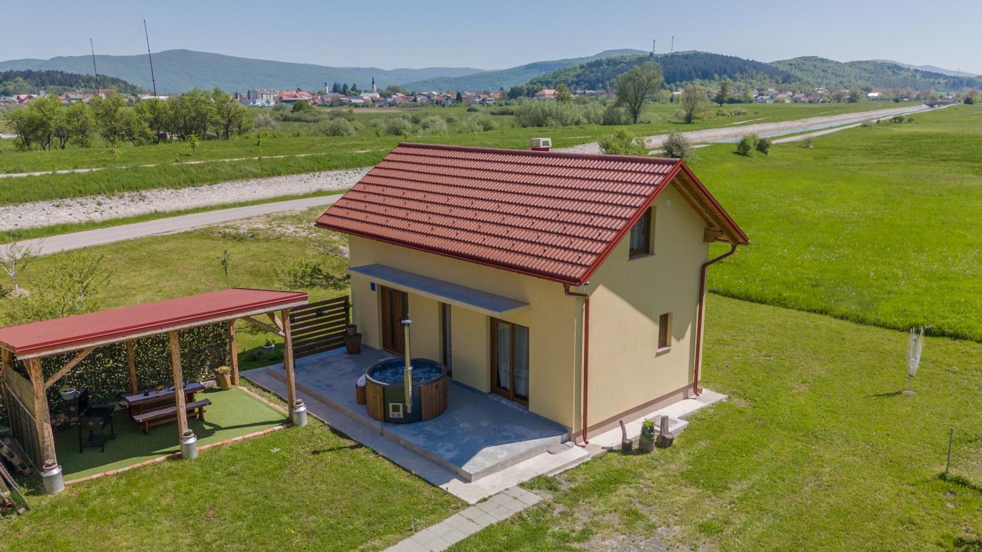Kuca Trota - Sauna, Hot Tub Otocsán Kültér fotó